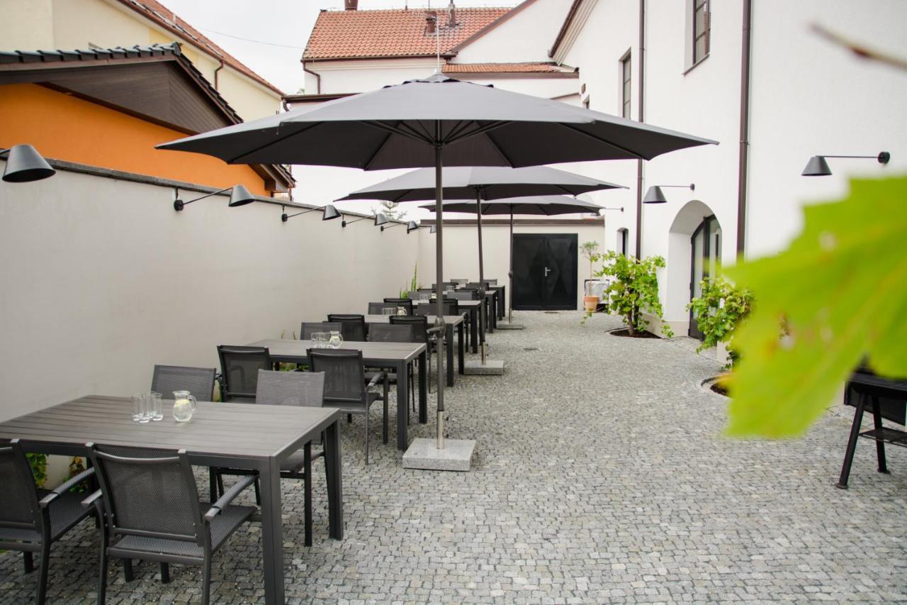 Hotel Restaurant Na Navsi Ricany  Luaran gambar