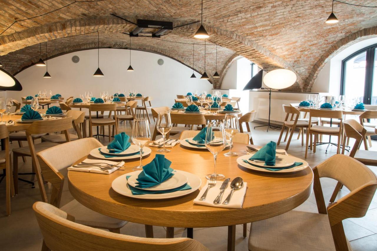 Hotel Restaurant Na Navsi Ricany  Luaran gambar